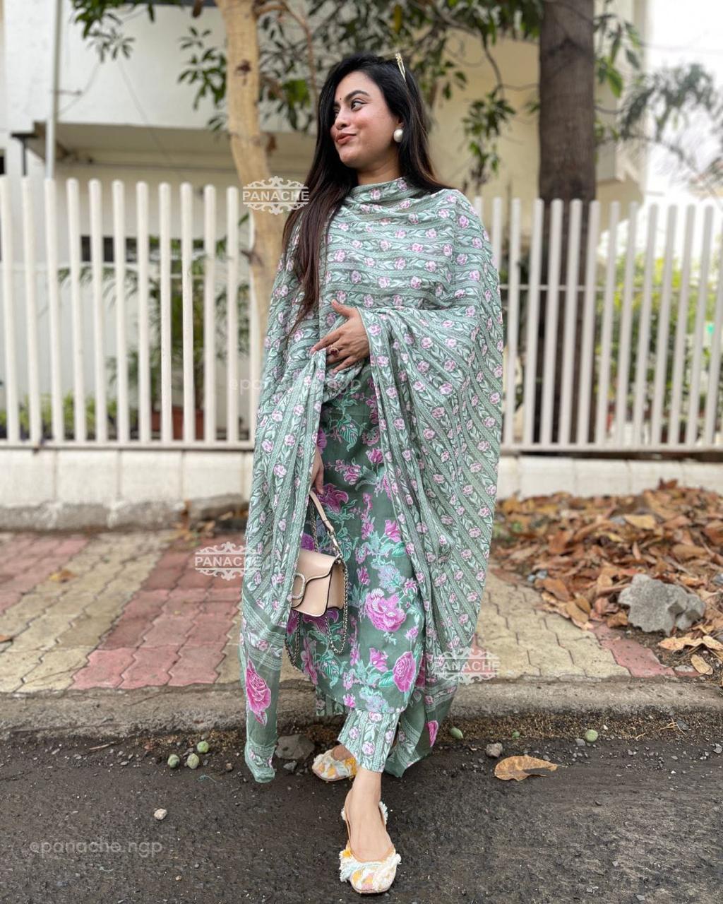 Graceful embroidered kurta set