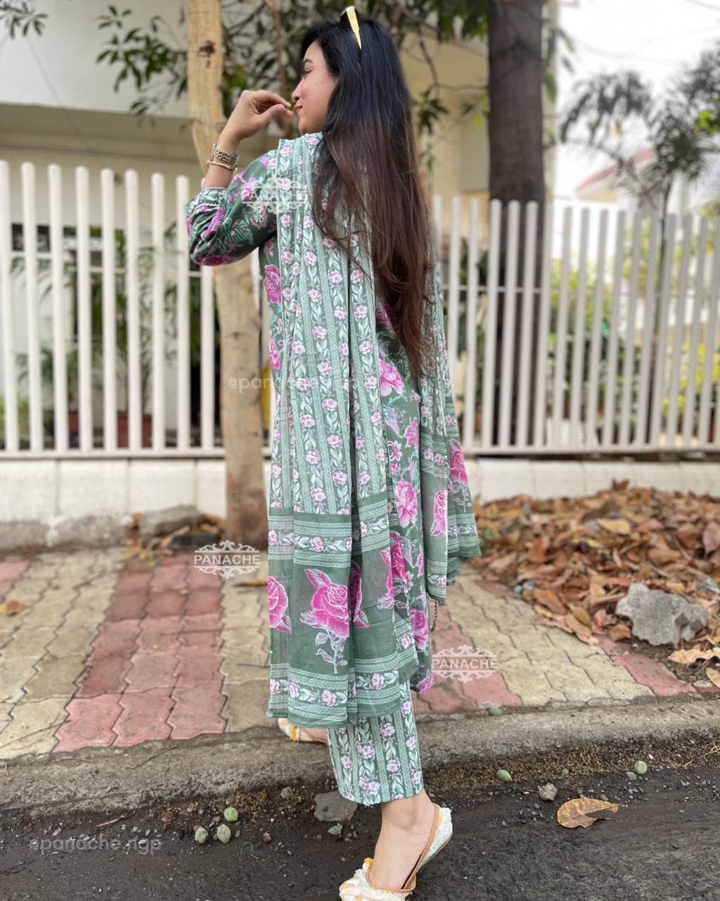 Graceful embroidered kurta set