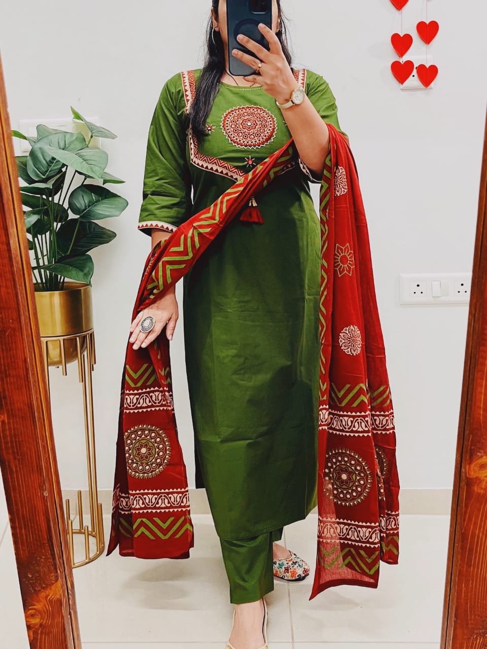 Malmal Majesty: Kurti Sets That Speak Luxury