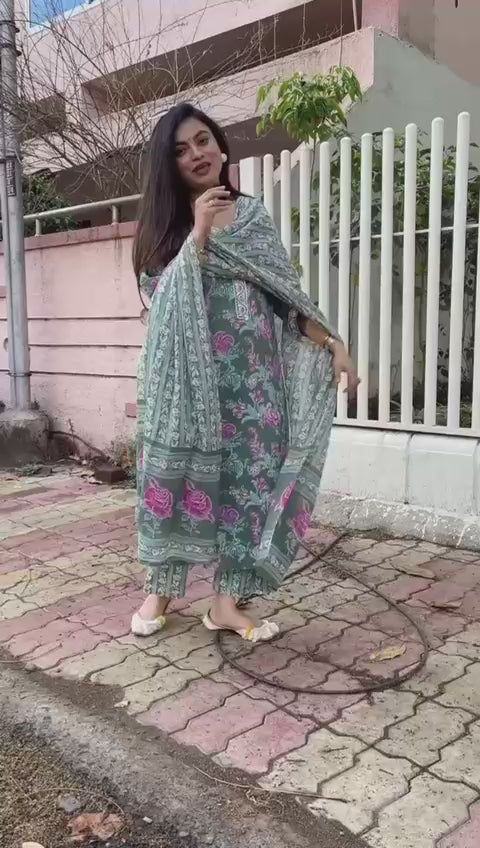 Graceful embroidered kurta set