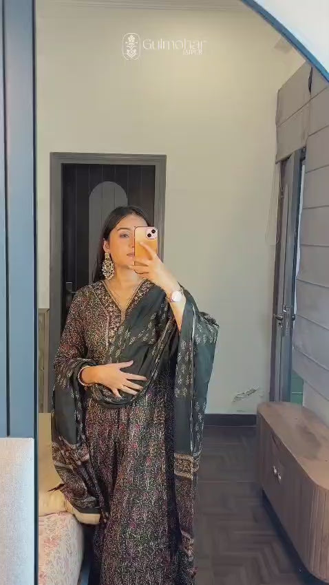 "Elegance, Embellished: Kurta pant with dupatta